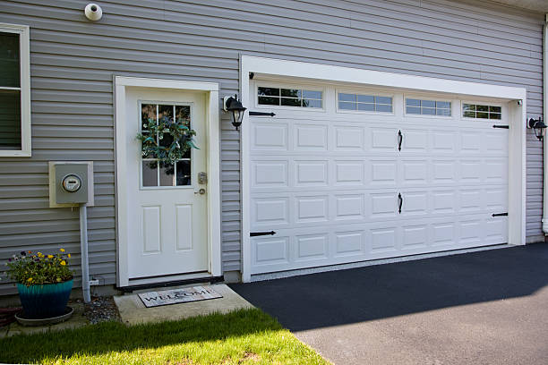 24/7 Emergency Garage Door Panel Replacement experts in Hickory Creek, TX